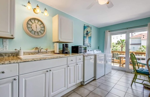 Tybee Island House | Beach Vacation! Walkable to Dining&Shopping-Unit B