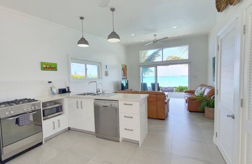 Takuvaine Tapere Villa | Beach Vibe - Beachfront Luxury Villa
