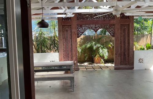 Machans Beach House | Beach vibes 2-bedroom house with gorgeous sea views in Machans Beach
