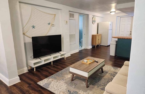 St. Petersburg - Clearwater House | Beach Vibes 2-bedroom house 1 bath. with AC, WiFi in delightful St. Petersburg