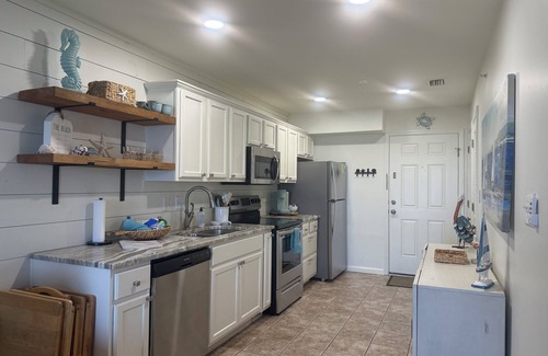 Ono Island Condo | Beach Vibes with River Views -Pool & Fishing Pier Perfect getaway in Perdido Key