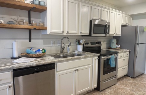 Ono Island Condo | Beach Vibes with River Views -Pool & Fishing Pier Perfect getaway in Perdido Key