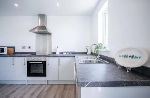 Llanelli Apartment | Beach View - 2 Bedroom Apartment - Llanelli