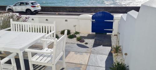 Folkestone House | Beach View, A Stunning 4 Bedroom House Opposite The Sea! Sleeps 10! Families, Friends, Contractors and Pets Welcome!
