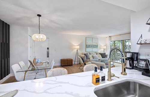 Whitney Beach Condo | Beach View Condo-Quiet & Secluded Private Beach