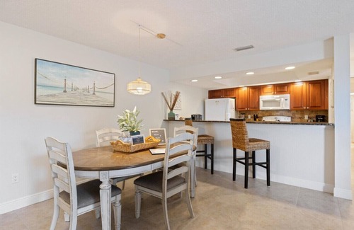 Whitney Beach Condo | Beach View Condo-Quiet & Secluded Private Beach