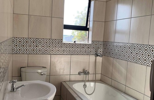 Motherwell Bed & Breakfast | Beach view, en-suite bedroom2