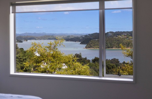Paihia House | Beach View on Binnie