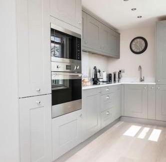 Salcombe Apartment | Beach View - Stylish Stay, Estuary Views & Luxury Spa Access