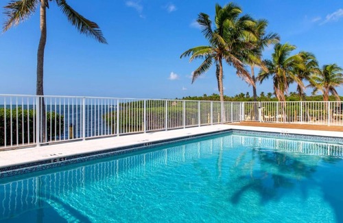 Islamorada Apartment | Beach View Unit in Islamorada! Pets Allowed, Parking, Pool!