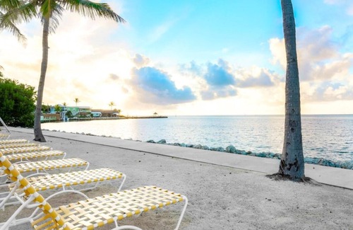 Islamorada Apartment | Beach View Unit in Islamorada! Pets Allowed, Parking, Pool!