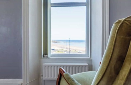 Tynemouth Apartment | BEACH VIEWS! 3rd floor apt steps to Longsands!nn