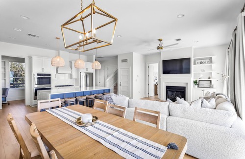 Gulfport House | Beach Views, Heated Pool/Spa, Fire Pit, & Golf Green and walkable to downtown!