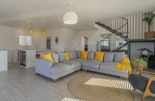 Whitianga House | Beach Views on Buffalo