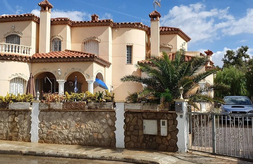 Miami Platja Villa | Beach villa with pool up to 6 pers., best location, no traffic, and ambience, air conditioning
