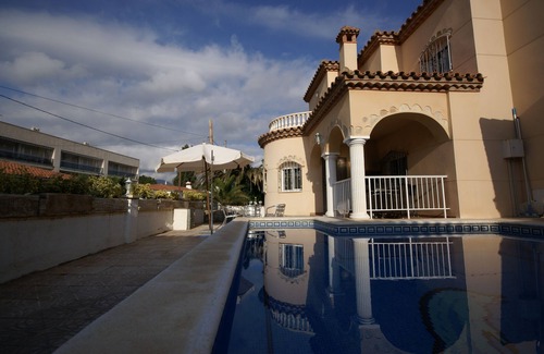Miami Platja Villa | Beach villa with pool up to 6 pers., best location, no traffic, and ambience, air conditioning
