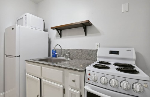 Gulfport Cottage | Beach Villa with Private Pool - Walk to beach and Island View Casino