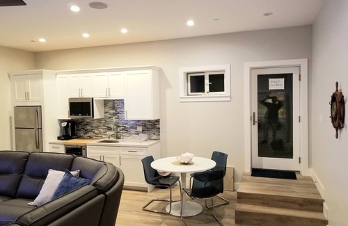 Coronado House | Beach Village at the Del Clone! Excellent Coronado location - walk to all!