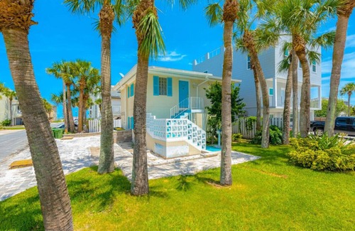 Jacksonville Beach House | Beach-Walk Getaway Sleeps 4! 1 Block from Ocean