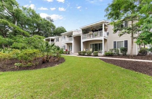 Demere Park Condo | Beach Walk -optional BIKES-Pool-Walk 2 PierVillage
