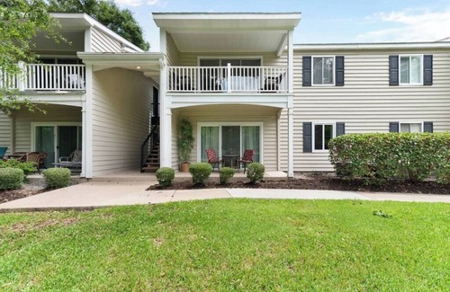 Demere Park Condo | Beach Walk -optional BIKES-Pool-Walk 2 PierVillage