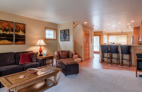 Shorepine Village House | Beachccomber Cottage-near beach. Spacious & fun