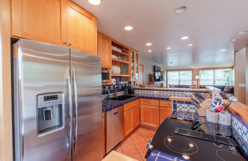 Shorepine Village House | Beachccomber Cottage-near beach. Spacious & fun