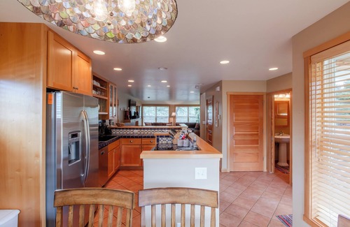 Shorepine Village House | Beachccomber Cottage-near beach. Spacious & fun