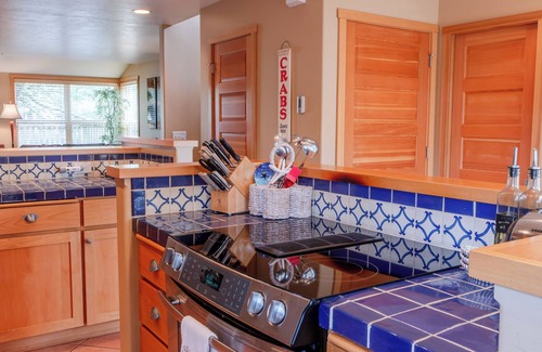 Shorepine Village House | Beachccomber Cottage-near beach. Spacious & fun