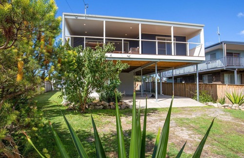 Currarong House | Beachcomber @ Currarong - Pet Friendly - 5 Mins Walk to Currarong Rockpools
