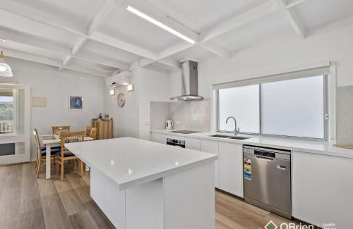 Smiths Beach House | Beachcomber Getaway