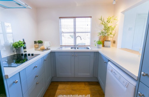 Llanfaethlu Apartment | Beachcomber's - an on the beach that sleeps 6 guests in 3 bedrooms