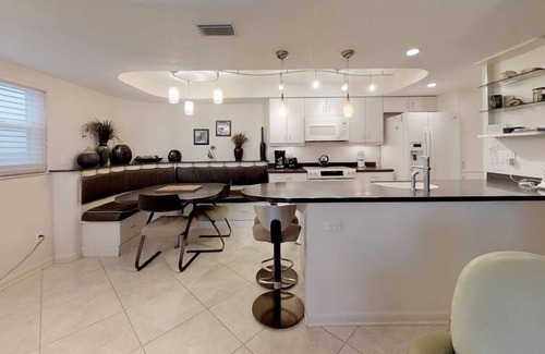 Longboat Key Condo | Beachcomber unit 608
