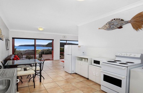 Umina Beach House | BEACHCOMBER - WATERFRONT UMINA BEACH WIFI