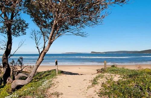 Umina Beach House | BEACHCOMBER - WATERFRONT UMINA BEACH WIFI
