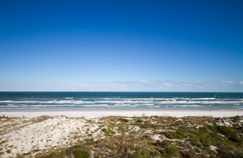 Crescent Beach Hotel | Beacher's Lodge
