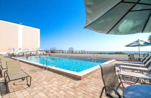 Crescent Beach Hotel | Beacher's Lodge