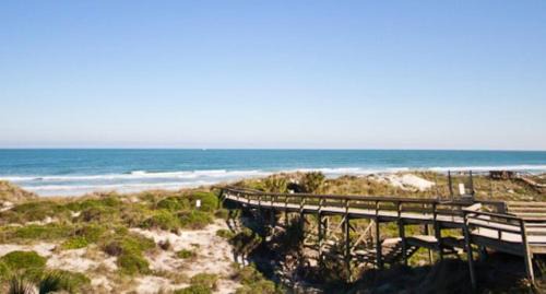 Crescent Beach Hotel | Beacher's Lodge
