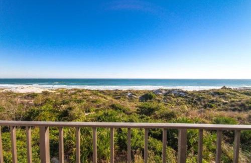 Crescent Beach Hotel | Beacher's Lodge