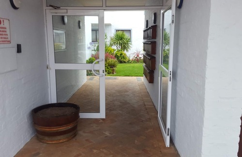 Sandbaai Apartment | Beaches . a dreamy holiday apartment set in the tranquil beauty of Hermanus
