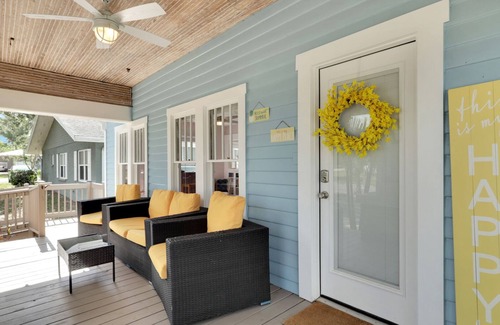 Palm Harbor House | Beaches, Downtown, Breweries, Trail, Gameroom, Bikes, Kayaks & Fully Renovated!