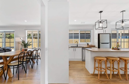 Blairgowrie House | Beaches in Blairgowrie - close to beaches, pet friendly and boat parking!