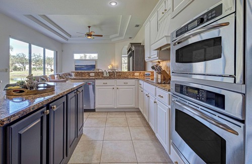 Venice House | Beaches, Pool & Hot tub, Wifi, 24hr Fitness, Pickle ball, KING BED, Luxury Home!