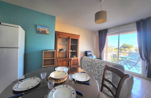 Saint-Brevin-les-Pins Apartment | Beachfront Getaway: Cozy Apartment for 2, Close to Shops & Attractions