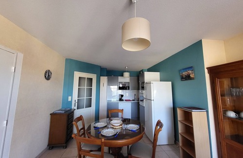 Saint-Brevin-les-Pins Apartment | Beachfront Getaway: Cozy Apartment for 2, Close to Shops & Attractions