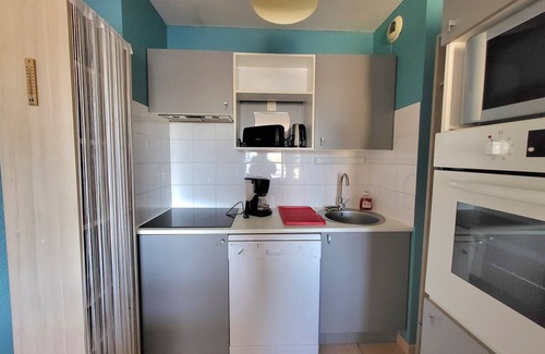 Saint-Brevin-les-Pins Apartment | Beachfront Getaway: Cozy Apartment for 2, Close to Shops & Attractions