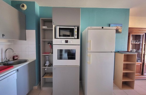 Saint-Brevin-les-Pins Apartment | Beachfront Getaway: Cozy Apartment for 2, Close to Shops & Attractions