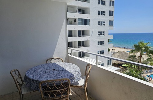 Galt Mile Condo | Beachfront Studio overlooking the Atlantic Ocean
