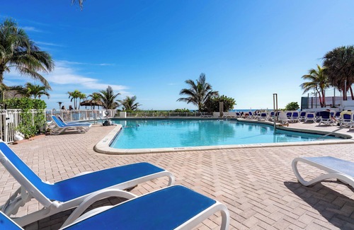 Galt Mile Condo | Beachfront Studio overlooking the Atlantic Ocean