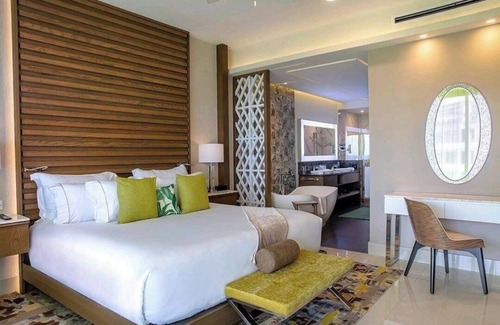 Playa Mujeres Hotel | Beachfront 1 Bedroom unit Cancun